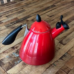 Le Creuset Ogive 1.7 Quart Red Ombré Cone Tea Kettle